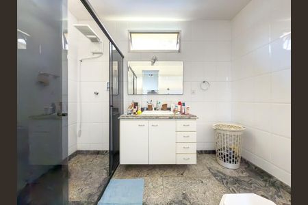 Casa à venda com 247m², 3 quartos e 2 vagas Casa à venda com 247m², 3 quartos e 2 vagasBanheiro Suíte