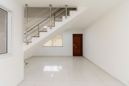 Casa à venda com 108m², 3 quartos e 2 vagasSala