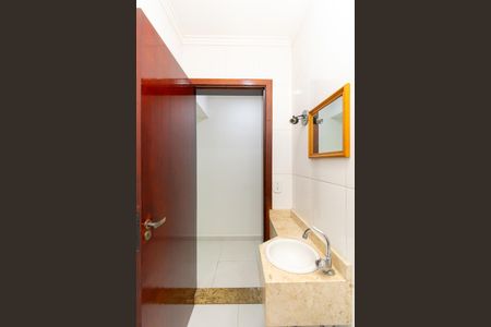 Casa à venda com 108m², 3 quartos e 2 vagasLavabo