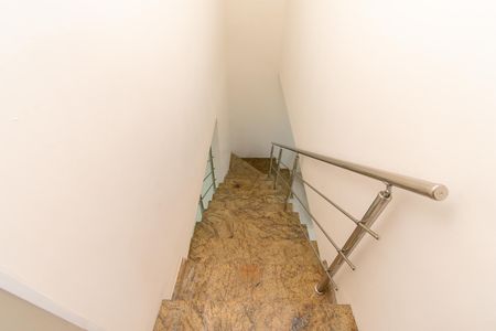 Casa à venda com 108m², 3 quartos e 2 vagasEscada