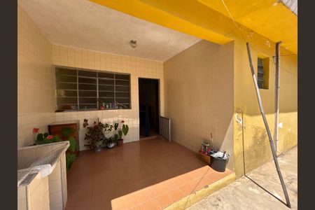 Casa para alugar com 329m², 2 quartos e 5 vagas Casa para alugar com 329m², 2 quartos e 5 vagasÁrea de Serviço e quintal