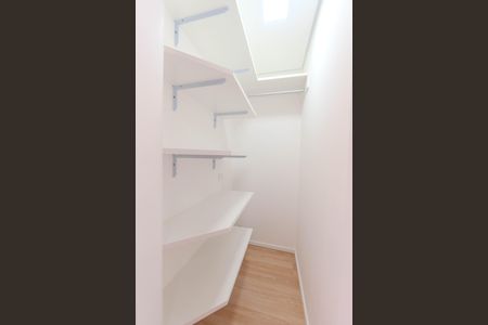 Apartamento à venda com 44m², 1 quarto e sem vaga Apartamento à venda com 44m², 1 quarto e sem vagaCloset