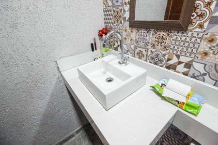 Casa à venda com 150m², 2 quartos e 2 vagas Casa à venda com 150m², 2 quartos e 2 vagasBanheiro de serviço