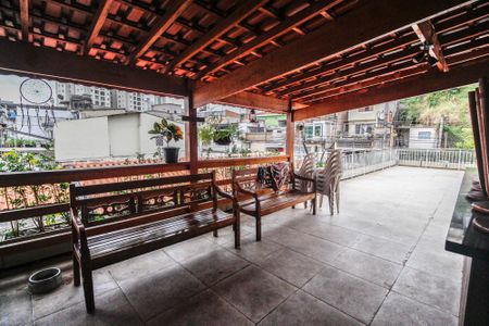 Casa à venda com 150m², 2 quartos e 2 vagas Casa à venda com 150m², 2 quartos e 2 vagasChurrasqueira