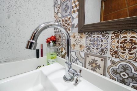 Casa à venda com 150m², 2 quartos e 2 vagas Casa à venda com 150m², 2 quartos e 2 vagasBanheiro de serviço