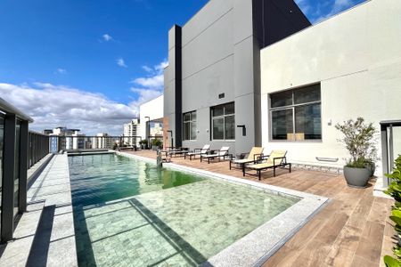 Studio à venda com 24m², 1 quarto e sem vaga Studio à venda com 24m², 1 quarto e sem vagaÁrea comum - Piscina