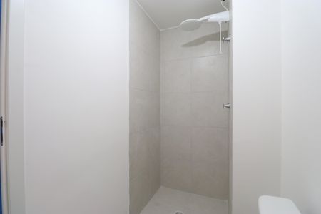 Banheiro de apartamento para alugar com 1 quarto, 24m² em Barra Funda, São Paulo