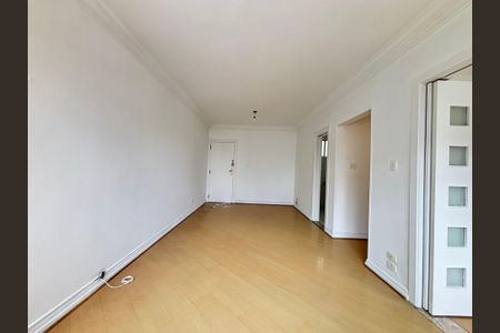 Sala de TV de apartamento à venda com 2 quartos, 102m² em Vila Nova Conceição, São Paulo