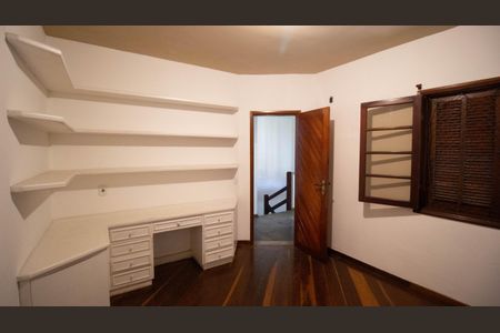 Casa de condomínio à venda com 333m², 5 quartos e 5 vagas Casa de condomínio à venda com 333m², 5 quartos e 5 vagasQuarto