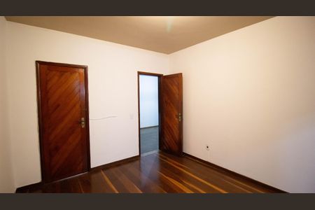 Casa de condomínio à venda com 333m², 5 quartos e 5 vagas Casa de condomínio à venda com 333m², 5 quartos e 5 vagasQuarto