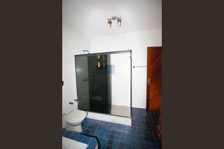Casa de condomínio à venda com 333m², 5 quartos e 5 vagas Casa de condomínio à venda com 333m², 5 quartos e 5 vagasBanheiro 2