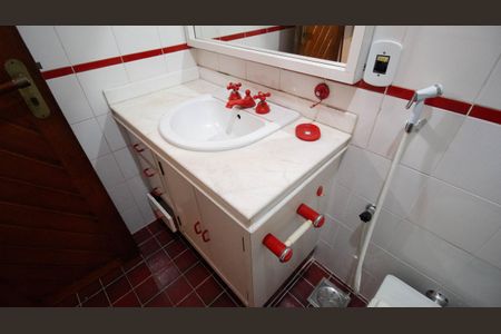Casa de condomínio à venda com 333m², 5 quartos e 5 vagas Casa de condomínio à venda com 333m², 5 quartos e 5 vagasBanheiro 1