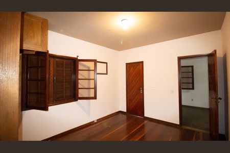 Casa de condomínio à venda com 333m², 5 quartos e 5 vagas Casa de condomínio à venda com 333m², 5 quartos e 5 vagasQuarto