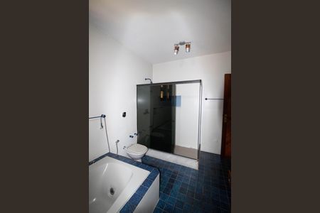 Casa de condomínio à venda com 333m², 5 quartos e 5 vagas Casa de condomínio à venda com 333m², 5 quartos e 5 vagasBanheiro 2