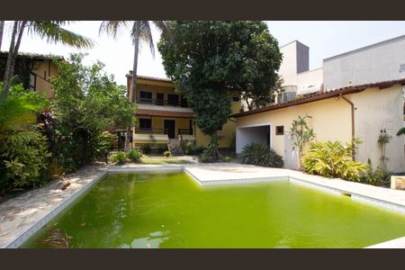 Casa de condomínio à venda com 333m², 5 quartos e 5 vagas Casa de condomínio à venda com 333m², 5 quartos e 5 vagasPiscina