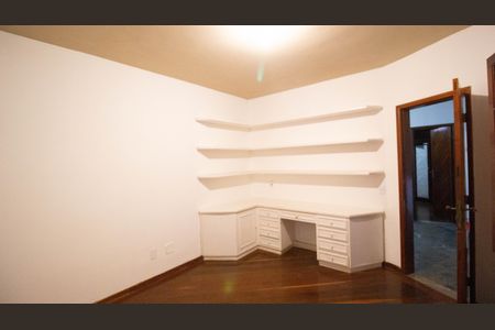Casa de condomínio à venda com 333m², 5 quartos e 5 vagas Casa de condomínio à venda com 333m², 5 quartos e 5 vagasQuarto
