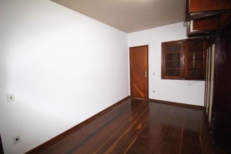 Casa de condomínio à venda com 333m², 5 quartos e 5 vagas Casa de condomínio à venda com 333m², 5 quartos e 5 vagasQuarto