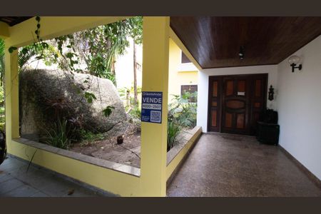Casa de condomínio à venda com 333m², 5 quartos e 5 vagas Casa de condomínio à venda com 333m², 5 quartos e 5 vagasPlaquinha