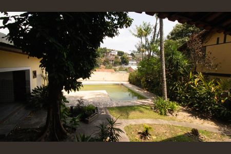 Casa de condomínio à venda com 333m², 5 quartos e 5 vagas Casa de condomínio à venda com 333m², 5 quartos e 5 vagasVista do Quarto