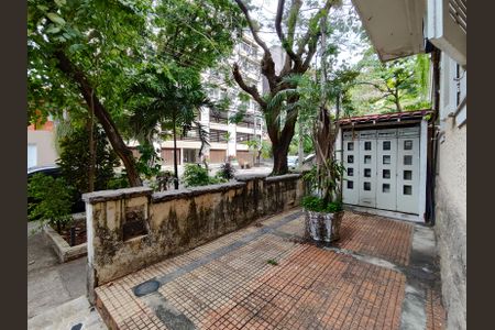 Apartamento à venda com 70m², 2 quartos e sem vaga Apartamento à venda com 70m², 2 quartos e sem vagaFachada e portaria