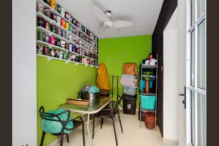 Apartamento à venda com 70m², 2 quartos e sem vaga Apartamento à venda com 70m², 2 quartos e sem vagaQuarto de Serviço