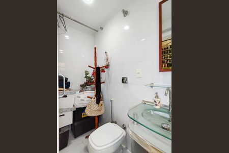 Apartamento à venda com 70m², 2 quartos e sem vaga Apartamento à venda com 70m², 2 quartos e sem vagaBanheiro de serviço