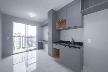 Sala - Cozinha Integrada de apartamento para alugar com 1 quarto, 27m² em Campo Belo, São Paulo