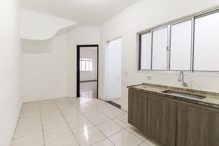 Casa para alugar com 80m², 2 quartos e 2 vagas Casa para alugar com 80m², 2 quartos e 2 vagasCozinha