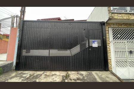 Casa para alugar com 80m², 2 quartos e 2 vagas Casa para alugar com 80m², 2 quartos e 2 vagasFachada