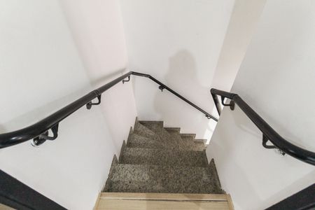 Casa para alugar com 80m², 2 quartos e 2 vagas Casa para alugar com 80m², 2 quartos e 2 vagasEscada