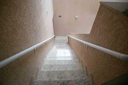 Apartamento para alugar com 44m², 2 quartos e 1 vagaEscada