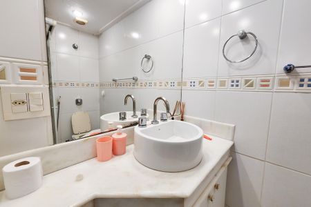 Apartamento para alugar com 270m², 4 quartos e 2 vagas Apartamento para alugar com 270m², 4 quartos e 2 vagasBanheiro Social