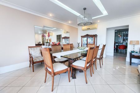 Apartamento para alugar com 270m², 4 quartos e 2 vagas Apartamento para alugar com 270m², 4 quartos e 2 vagasSala