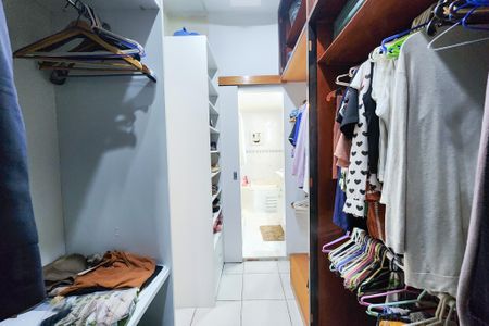 Apartamento para alugar com 270m², 4 quartos e 2 vagas Apartamento para alugar com 270m², 4 quartos e 2 vagasCloset da Suíte 2