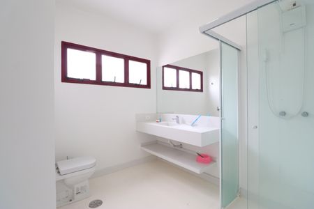 Apartamento à venda com 328m², 3 quartos e 3 vagasBanheiro da Suíte 2