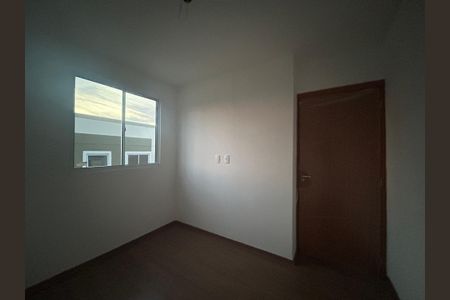 Quarto 2 de apartamento para alugar com 2 quartos, 40m² em Rondônia, Novo Hamburgo