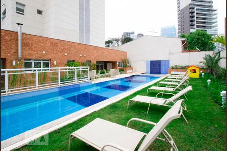 Apartamento à venda com 161m², 3 quartos e 3 vagas Apartamento à venda com 161m², 3 quartos e 3 vagasÁrea comum - Piscina