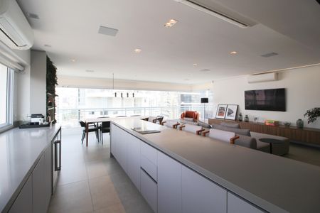 Apartamento à venda com 161m², 3 quartos e 3 vagas Apartamento à venda com 161m², 3 quartos e 3 vagasCozinha