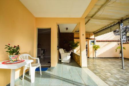 Casa de condomínio à venda com 40m², 3 quartos e 1 vaga Casa de condomínio à venda com 40m², 3 quartos e 1 vagaQuintal