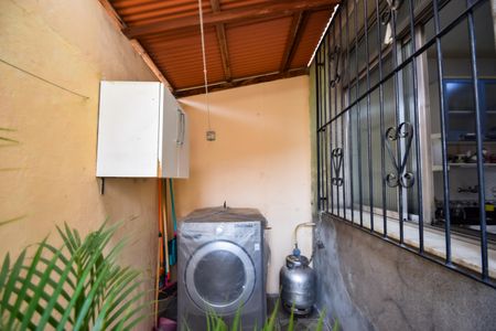 Casa de condomínio à venda com 40m², 3 quartos e 1 vaga Casa de condomínio à venda com 40m², 3 quartos e 1 vagaCorredor Lateral
