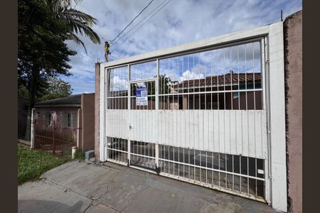 Casa à venda com 70m², 2 quartos e 2 vagas Casa à venda com 70m², 2 quartos e 2 vagasFachada