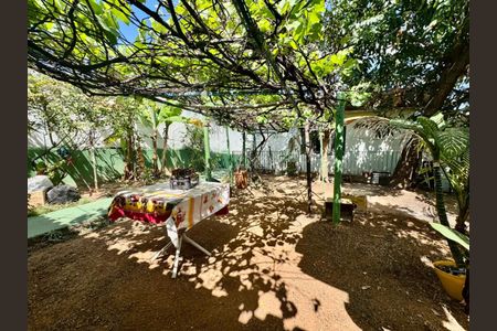 Casa à venda com 209m², 3 quartos e 2 vagas Casa à venda com 209m², 3 quartos e 2 vagasQuintal