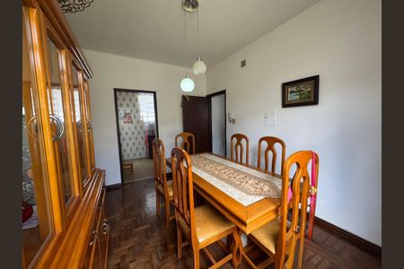 Casa à venda com 209m², 3 quartos e 2 vagas Casa à venda com 209m², 3 quartos e 2 vagasCopa