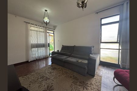 Casa à venda com 209m², 2 quartos e 2 vagasSala