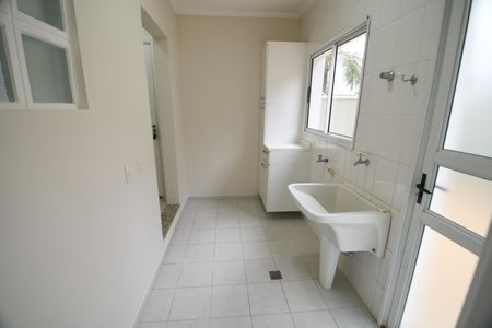 Casa de condomínio para alugar com 300m², 4 quartos e 6 vagasÁrea de Serviço