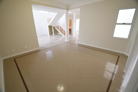 Casa de condomínio para alugar com 300m², 4 quartos e 6 vagasSala