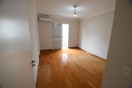 Casa de condomínio para alugar com 300m², 4 quartos e 6 vagasSuíte 2