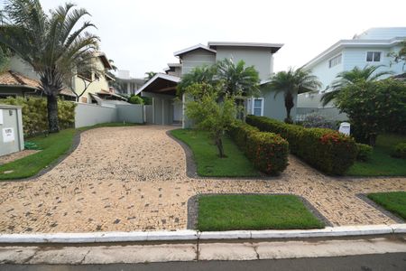 Casa de condomínio para alugar com 300m², 4 quartos e 6 vagasFachada