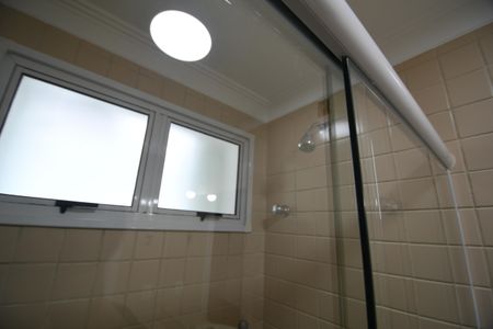 Casa de condomínio para alugar com 300m², 4 quartos e 6 vagasBanheiro da Suíte 4