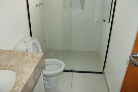 Casa de condomínio para alugar com 137m², 3 quartos e 2 vagasBanheiro da Suíte